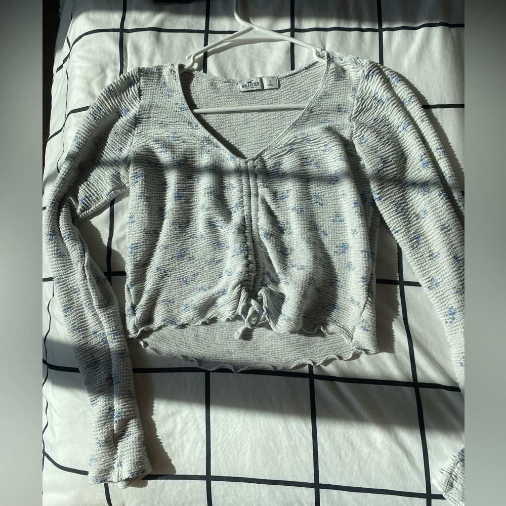 white and blue flower long sleeve, s